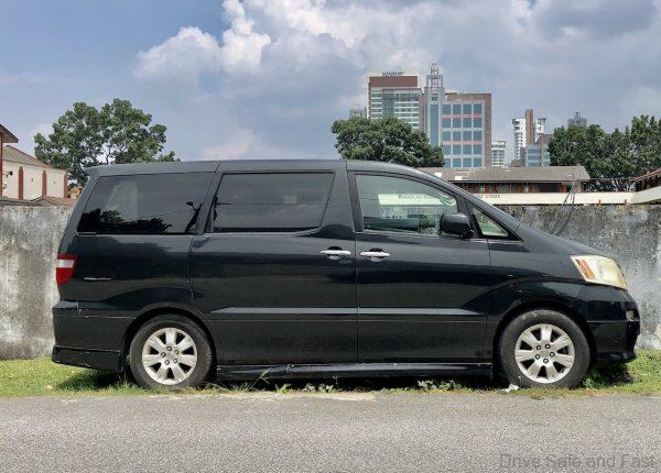 Rotting Cars_toyota alphard