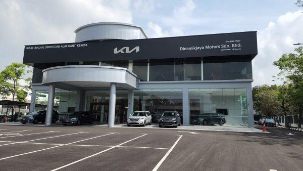 front of the Kia Glenmarie 3S Centre