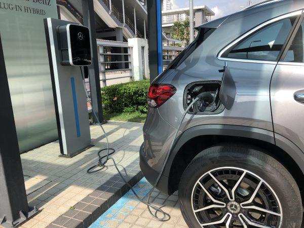 mercedes-Benz charging
