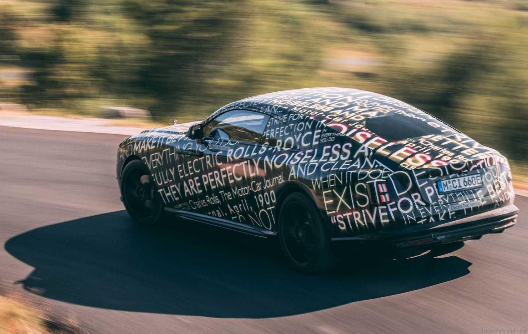 Rolls Royce Spectre drive