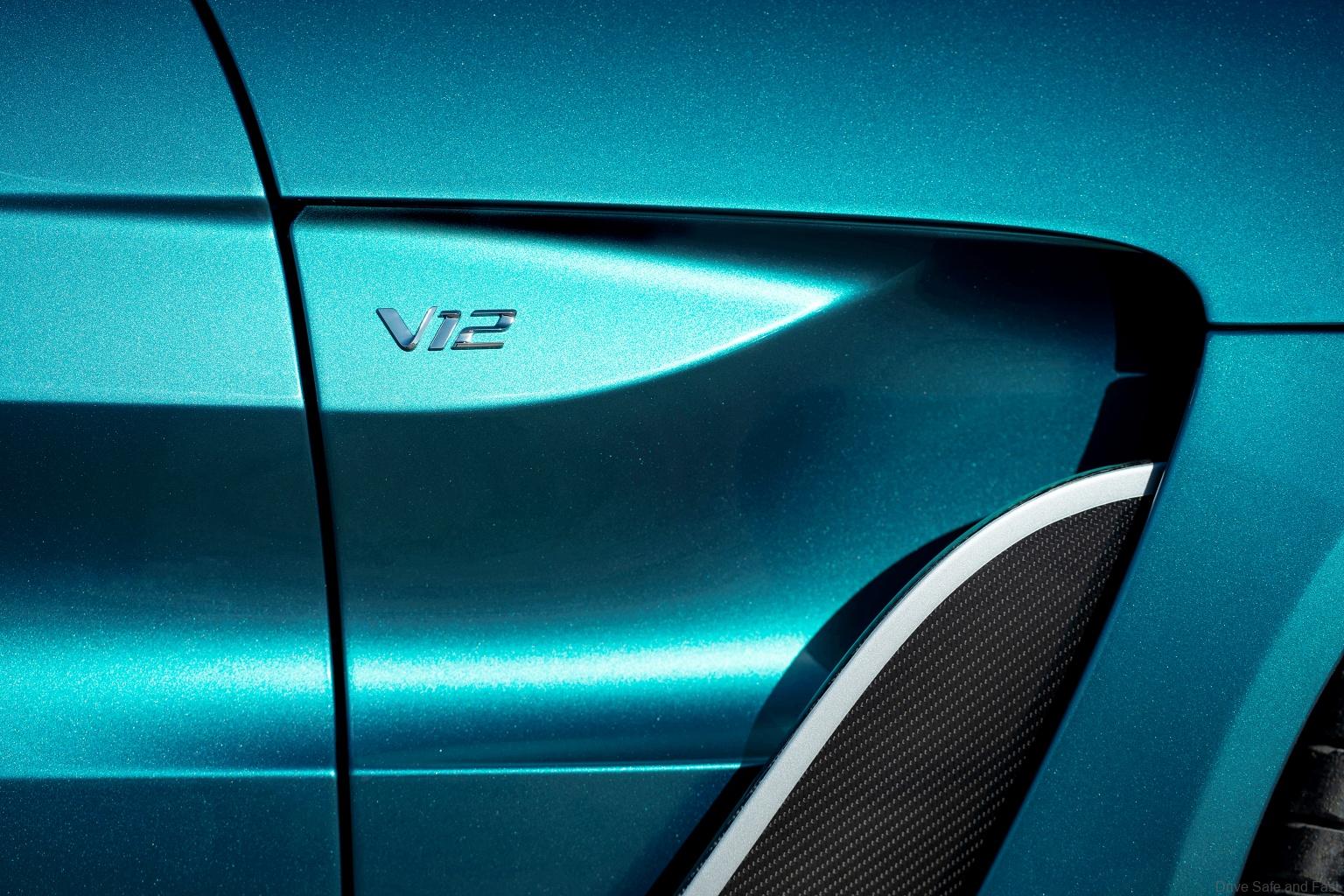 Aston Martin V12 Vantage Roadster