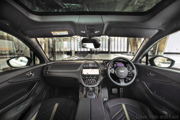 Aston Martin DBX707
