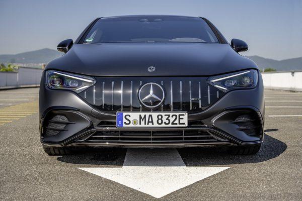 Mercedes-AMG EQS 53 4MATIC+ (Stromverbrauch kombiniert WLTP: 23,4–21,1 kWh/100 km; CO2-Emissionen kombiniert WLTP: 0 g/km; elektrische Reichweite WLTP: 529–586 km); Exterieur: selenitgrau magno; Interieur: Leder Exklusiv Nappa spacegrau /schwarz;Stromverbrauch kombiniert WLTP: 23,4–21,1 kWh/100 km; CO2-Emissionen kombiniert WLTP: 0 g/km; elektrische Reichweite WLTP: 529–586 km* Mercedes-AMG EQS 53 4MATIC+ (combined electrical consumption WLTP: 23.4–21.1 kWh/100 km; combined CO2 emissions WLTP: 0 g/km; electrical range WLTP: 529–586 km); exterior: selenite grey magno; interior: exclusive leather nappa space grey/black;Combined electrical consumption WLTP: 23.4–21.1 kWh/100 km; combined CO2 emissions WLTP: 0 g/km; electrical range WLTP: 529–586 km*
