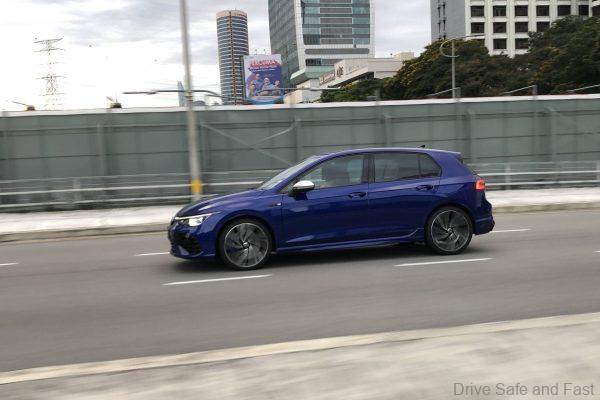 Volkswagen Golf R Mk8_side