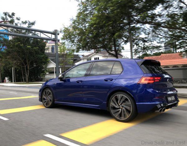 Volkswagen Golf R Mk8_rear