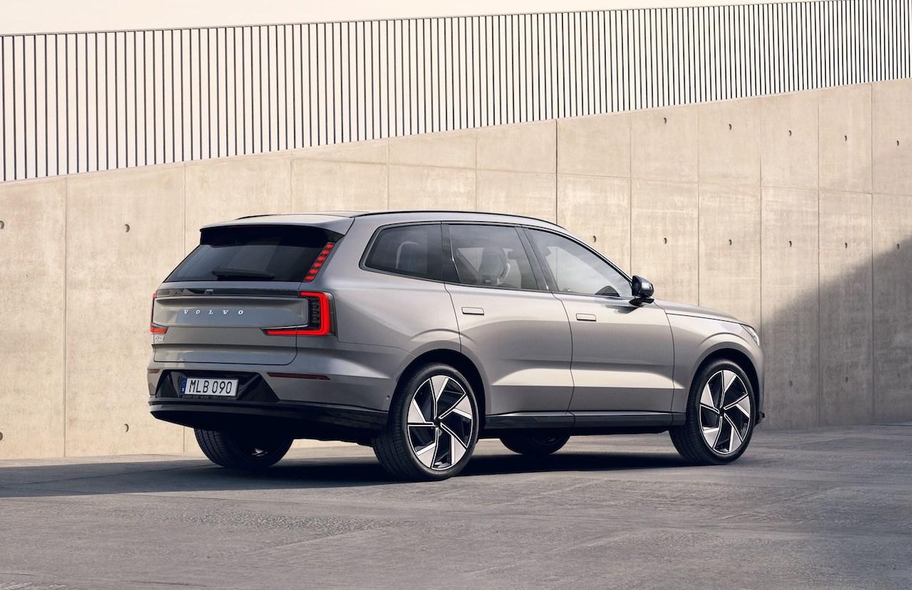Volvo EX90 rear quarter