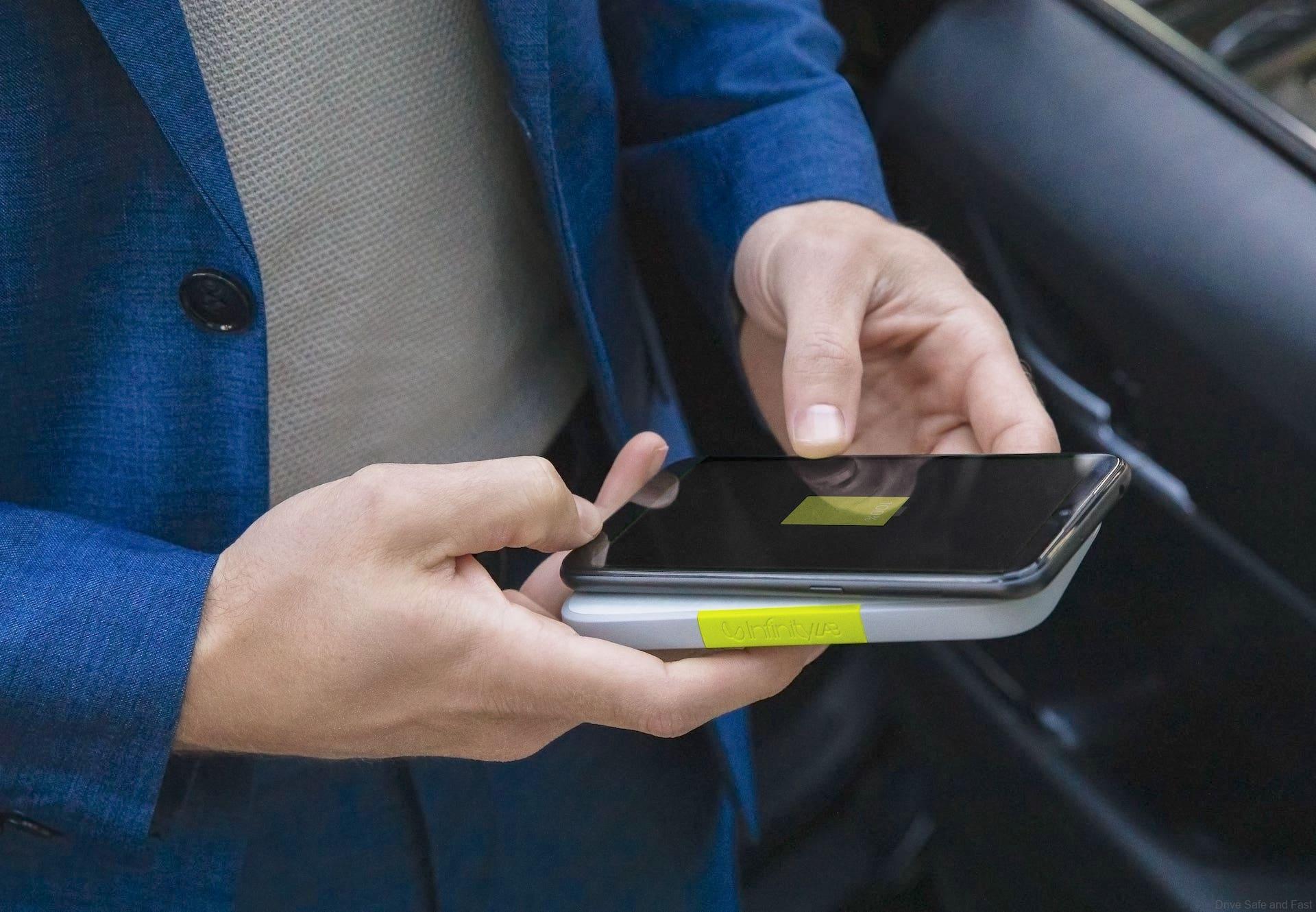 InstantGo 10000 wireless charger