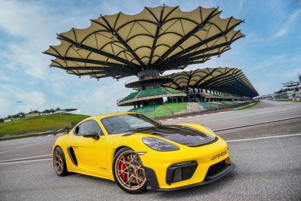Porsche 718 Cayman GT4 RS in sepang