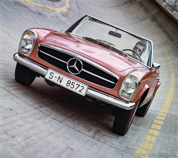 Mercedes-Benz 230 SL “Pagoda” (W 113). Driving shot on the high-banked curve of the test track at the Mercedes-Benz plant in Untertürkheim