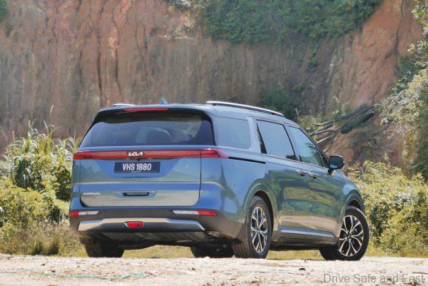 kia carnival rear
