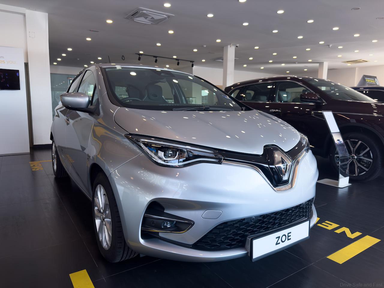 renault zoe in showroom
