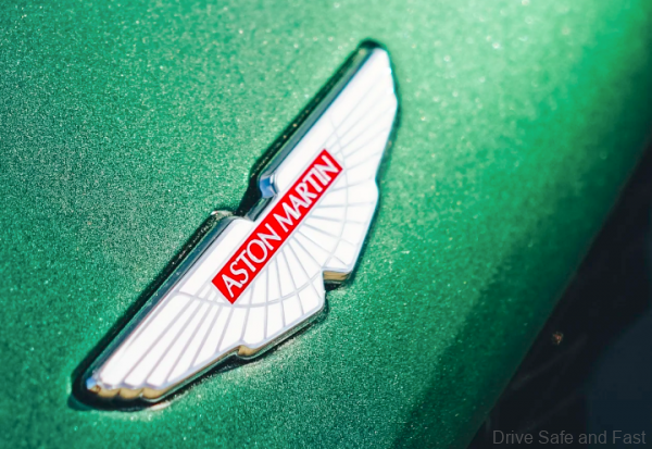 Aston Martin DBX707