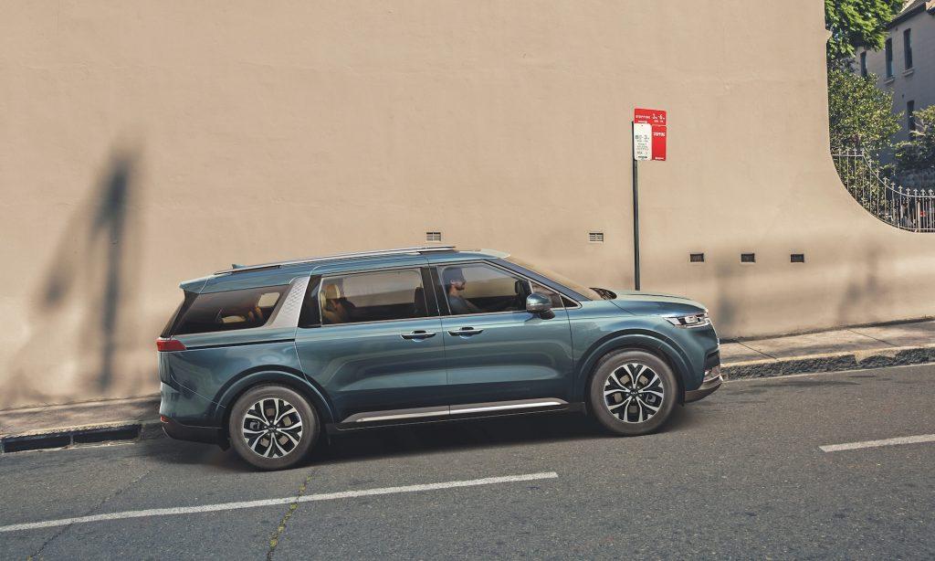 kia carnival mpv from the side