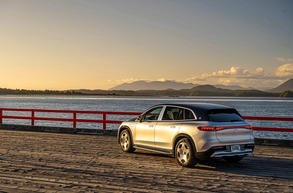 Mercedes-Maybach EQS 680 SUV (vorläufige Werte: Stromverbrauch kombiniert: 24,4-22,5 kWh/100 km; CO2-Emissionen kombiniert: 0 g/km) Exterieur: high-tech silver/nautical blue. Interieur: MANUFAKTUR exclusive nappa leather Maybach crystal white/silver grey pearl;Vorläufige Werte: Stromverbrauch kombiniert: 24,4-22,5 kWh/100 km; CO2-Emissionen kombiniert: 0 g/km*

Mercedes-Maybach EQS 680 SUV (preliminary data: consumption combined: 24,4-22,5 kWh/100 km; CO2-emissions: 0 g/km) Exterior: high-tech silver/nautical blue. Interior: MANUFAKTUR exclusive nappa leather Maybach crystal white/silver grey pearl;Preliminary data: consumption combined: 24,4-22,5 kWh/100 km; CO2-emissions: 0 g/km*