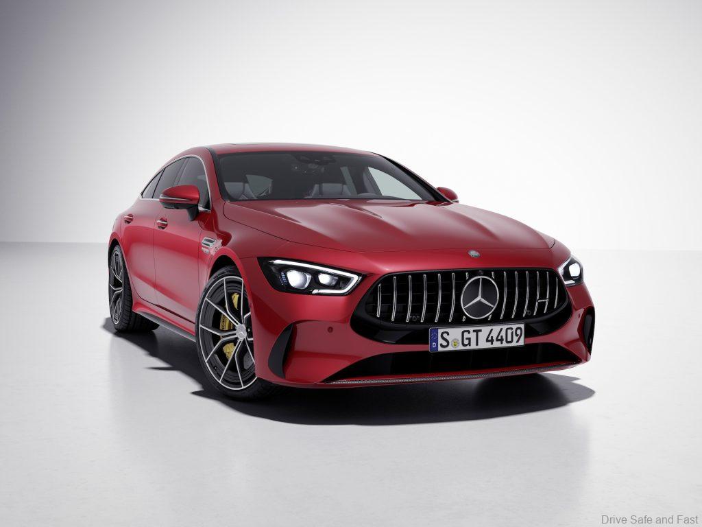 Mercedes-AMG GT 63 S E PERFORMANCE 4-Türer Coupé (Kraftstoffverbrauch gewichtet, kombiniert 8,7 l/100 km; Stromverbrauch gewichtet, kombiniert 12,7 kWh/100 km, CO2-Emissionen gewichtet, kombiniert 198 g/km[1]) / MANUFAKTUR patagonienrot metallic / 21" AMG Schmiederäder im 5-Doppelspeichen-Design / AMG Carbon-Paket Exterieur / AMG DYNAMIC PLUS Paket  [1]Die angegebenen Werte sind die ermittelten WLTP-CO2-Werte i.S.v. Art. 2 Nr. 3 Durchführungsverordnung (EU) 2017/1153. Die Kraftstoffverbrauchswerte wurden auf Basis dieser Werte errechnet. Der Stromverbrauch wurde auf Grundlage der VO 2017/1151/EU ermittelt;Kraftstoffverbrauch gewichtet, kombiniert 8,7 l/100 km; Stromverbrauch gewichtet, kombiniert 12,7 kWh/100 km, CO2-Emissionen gewichtet, kombiniert 198 g/km*Mercedes-AMG GT 63 S E PERFORMANCE 4-Door Coupé (weighted/combined fuel consumption: 8.7 l/100 km; weighted/combined power consumption: 12.7 kWh/100 km, weighted/combined CO2 emissions: 198 g/km1) / MANUFAKTUR patagonia red metallic / 21“ AMG forged wheels in 5 - double-spoke design / AMG carbon package exterieur / AMG DYNAMIC Plus package [1]The values quoted are WLTP CO2 values as defined in Art. 2 No. 3 of the Implementing Regulation (EU) 2017/1153. The fuel consumption values were calculated based on these values. Power consumption was determined based on VO 2017/1151/EU;Weighted/combined fuel consumption: 8.7 l/100 km; weighted/combined power consumption: 12.7 kWh/100 km, weighted/combined CO2 emissions: 198 g/km*