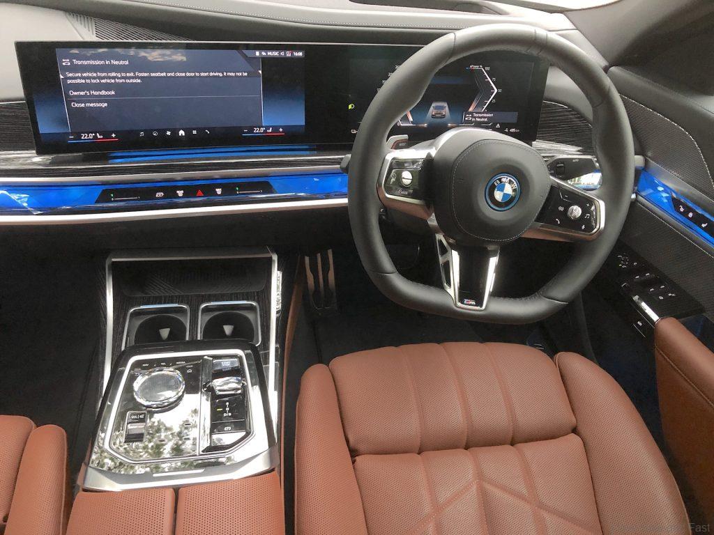 BMW i7