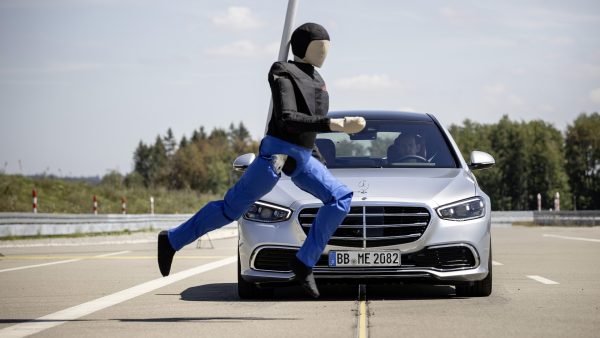 Mercedes-Benz Have Put Pedestrian Emergency Braking In 10 Million Cars So Far
