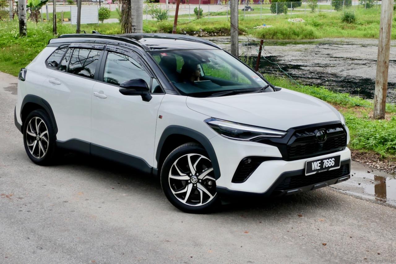 Toyota Corolla Cross GR-S in white