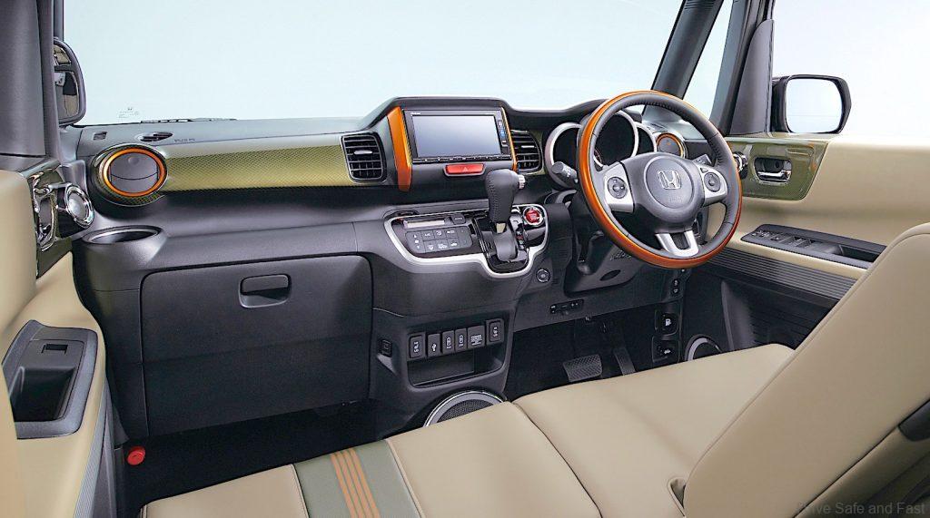 Honda N-Box cabin