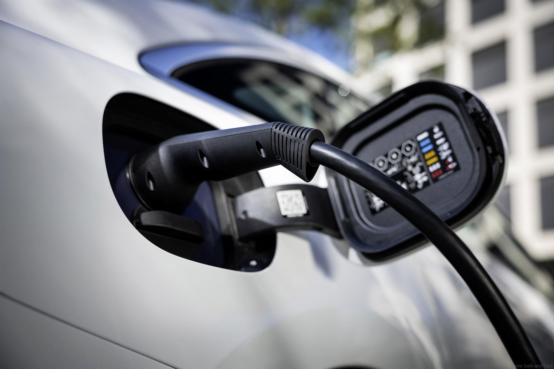 Das Flexible Ladesystem Pro von Mercedes-Benz The Flexible Charging System Pro from Mercedes-Benz