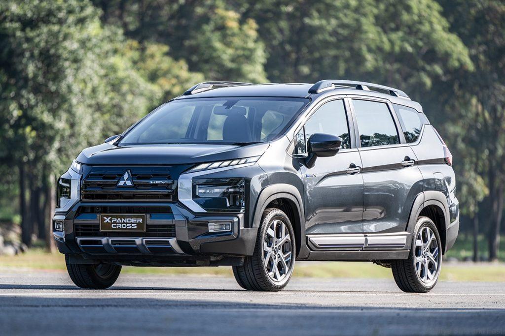 mitsubishi xpander cross hev in black
