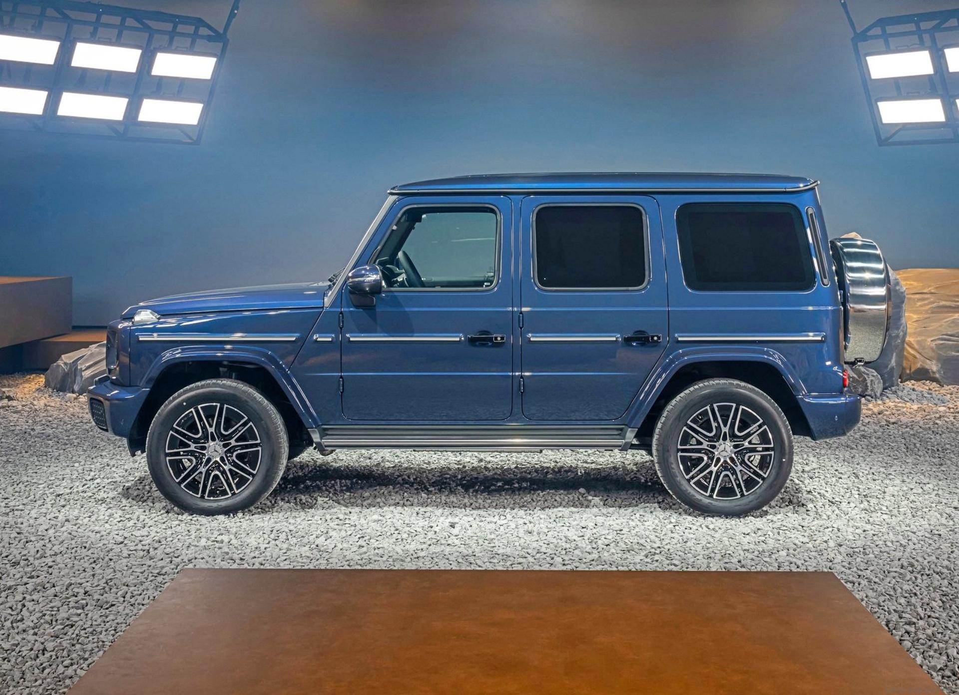 side profile mercedes benz g-class in blue