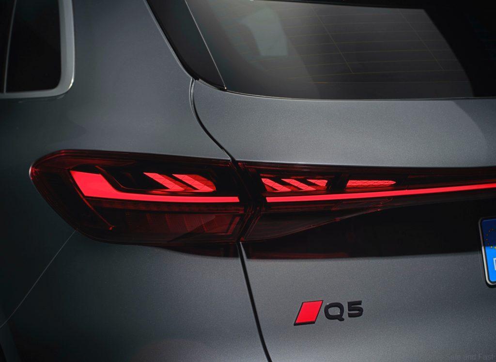 Detail,
Colour: Daytona grey perl effect