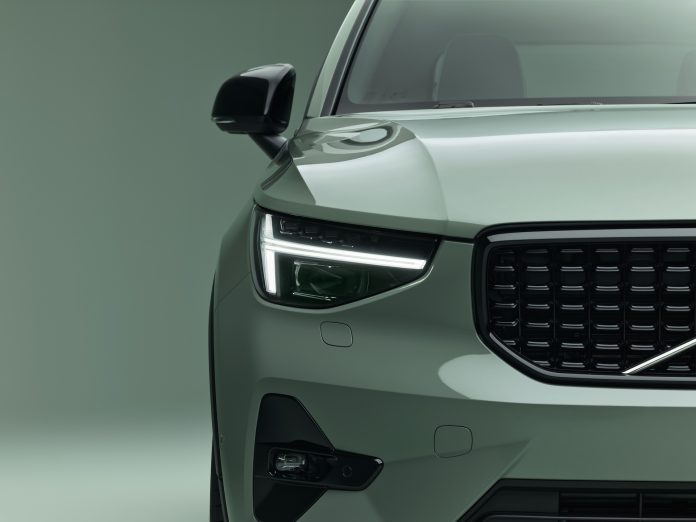 Volvo XC40 B5 MHEV teaser