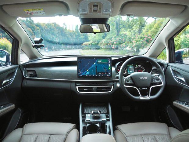 BYD M6 interior