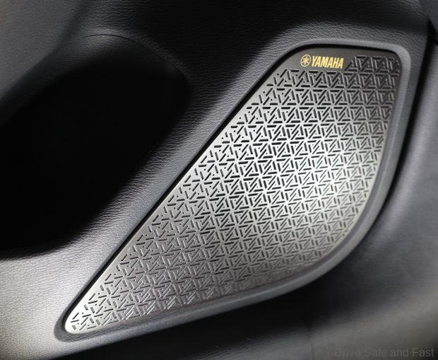 mitsubishi outlander facelift speaker grille