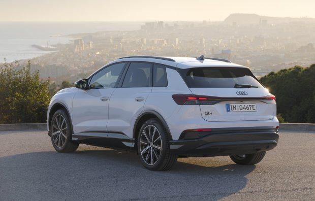 Static photo, Colour: Glacier white metallic