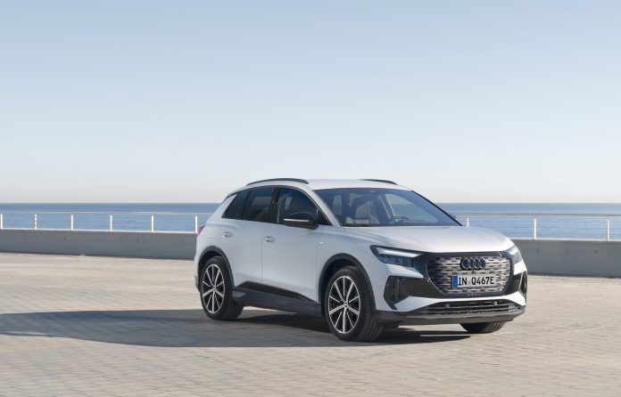 Static photo, Colour: Glacier white metallic