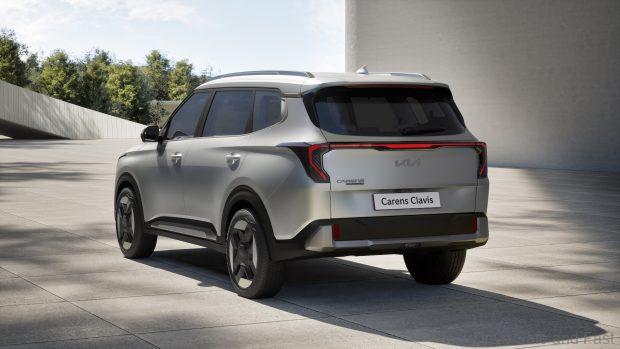 Kia Carens Clavis rear