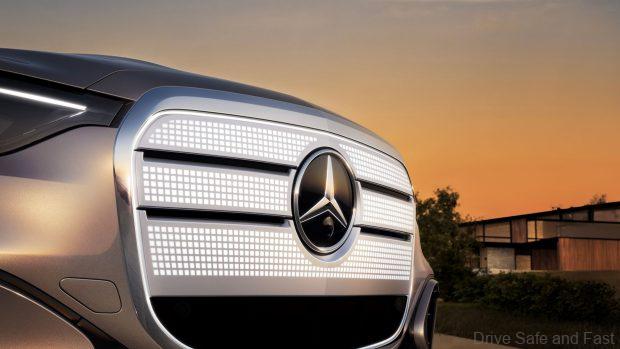 Neu definierter ikonischer Grill des GLC mit EQ Technologie mit Chromrahmen, Gitterstruktur in Rauchglasoptik und integrierter Konturbeleuchtung. Reimagined iconic grille of the GLC with EQ Technology features a chromed frame, a smoked-glass-look lattice structure, and integrated contour lighting.