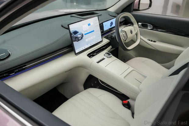 Proton e.MAS 5 interior