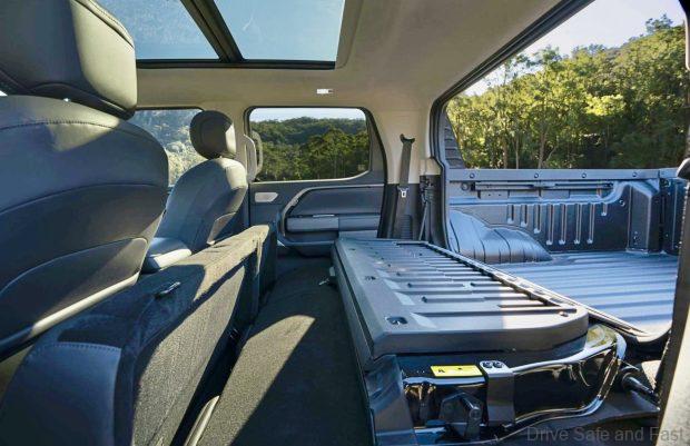 MG U9 tailgate cabin