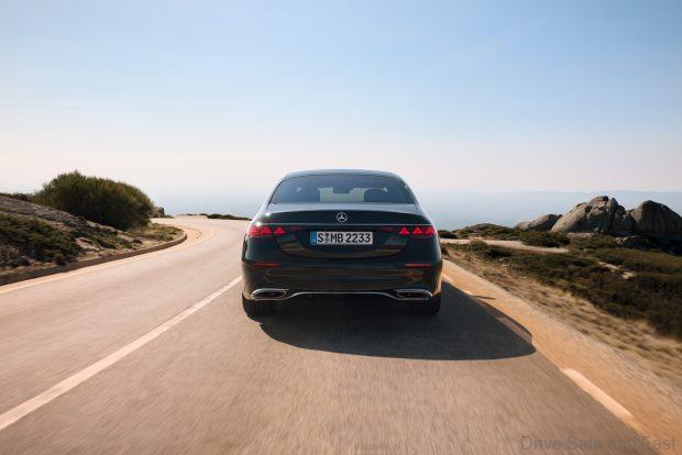 Die neue S-Klasse. Stuttgart, 2026.
Lackfarbe: MANUFAKTUR black sparkling
Exterieur: AMG Line
Interieur: MANUFAKTUR tiefweiß / schwarz; Exklusiv-PaketThe new S-Class. Stuttgart, 2026.
Exterior colour: MANUFAKTUR black sparkling
Exterior: AMG Line
Interior: MANUFAKTUR deep white/black; Exclusive Package