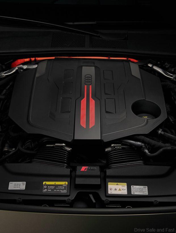 Bedford green metallic, indoor static photo, exterior, detailed view of the engine