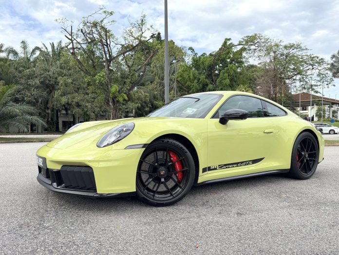 Porsche 911 Carrera 4 GTS