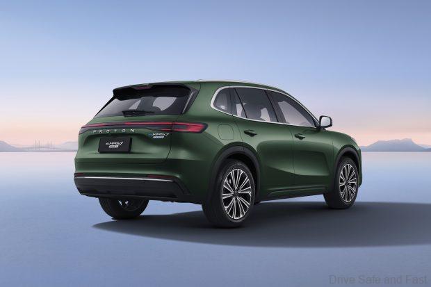 proton e.mas 7 phev in emerald green