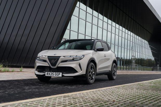 alfa romeo junior ibrida ev