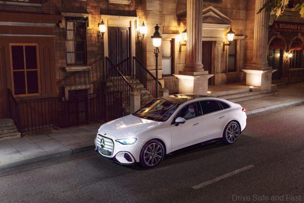 Der neue Mercedes-Benz C 400 4MATIC elektrisch.
Energieverbrauch kombiniert: 18,6-14,2 kWh/100 km | CO₂-Emissionen kombiniert: 0 g/km | CO₂-Klasse: A [1]
Exterieur: AMG Line; MANUFAKTUR opalithweiß metallic bright
[1] Die Angaben sind vorläufig. Es liegen bislang weder bestätigte Werte von einer amtlich anerkannten Prüforganisation noch eine EG-Typgenehmigung noch eine Konformitätsbescheinigung mit amtlichen Werten vor. Abweichungen zwischen den Angaben und den amtlichen Werten sind möglich.;Energieverbrauch kombiniert: 18,6-14,2 kWh/100 km | CO₂-Emissionen kombiniert: 0 g/km | CO₂-Klasse: A *The all-new Mercedes-Benz C 400 4MATIC electric.
Energy consumption combined: 18,6-14,2 kWh/100 km | CO₂ emissions combined: 0 g/km | CO₂ class: A [1]
Exterior: AMG Line; MANUFAKTUR opalithe white bright
[1] The information is provisional. Neither confirmed values from an officially recognised testing organisation nor an EC type approval nor a certificate of conformity with official values are available to date. Deviations between the data and the official values are possible.;Energy consumption combined: 18,6-14,2 kWh/100 km | CO₂ emissions combined: 0 g/km | CO₂ class: A*