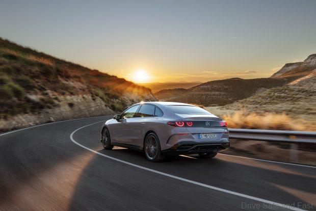 Der neue Mercedes-Benz C 400 4MATIC elektrisch.
Mercedes-Benz C 400 4MATIC elektrisch | Energieverbrauch kombiniert:
18,5-14,1 kWh / 100 km | CO2-Emissionen kombiniert: 0 g/km | CO2-Klasse: A
Exterieur: AMG Line Plus; lavender silver;Mercedes-Benz C 400 4MATIC elektrisch | Energieverbrauch kombiniert: 18,5-14,1 kWh / 100 km | CO2-Emissionen kombiniert: 0 g/km | CO2-Klasse: A*The all-new Mercedes-Benz C 400 4MATIC electric.
Mercedes-Benz C 400 4MATIC electric | Combined energy consumption:
18.5–14.1 kWh/100 km | Combined CO₂ emissions: 0 g/km | CO₂ class: A
Exterior: AMG Line Plus; lavender silver;Mercedes-Benz C 400 4MATIC electric | Combined energy consumption: 18.5–14.1 kWh/100 km | Combined CO₂ emissions: 0 g/km | CO₂ class: A*