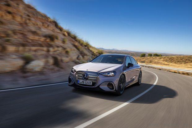 Der neue Mercedes-Benz C 400 4MATIC elektrisch.
Mercedes-Benz C 400 4MATIC elektrisch | Energieverbrauch kombiniert:
18,5-14,1 kWh / 100 km | CO2-Emissionen kombiniert: 0 g/km | CO2-Klasse: A
Exterieur: AMG Line Plus; lavender silver;Mercedes-Benz C 400 4MATIC elektrisch | Energieverbrauch kombiniert: 18,5-14,1 kWh / 100 km | CO2-Emissionen kombiniert: 0 g/km | CO2-Klasse: A*The all-new Mercedes-Benz C 400 4MATIC electric.
Mercedes-Benz C 400 4MATIC electric | Combined energy consumption:
18.5–14.1 kWh/100 km | Combined CO₂ emissions: 0 g/km | CO₂ class: A
Exterior: AMG Line Plus; lavender silver;Mercedes-Benz C 400 4MATIC electric | Combined energy consumption: 18.5–14.1 kWh/100 km | Combined CO₂ emissions: 0 g/km | CO₂ class: A*