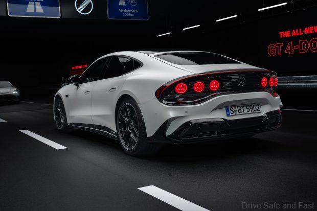 Das neue Mercedes-AMG GT 63 4-Türer Coupé, 2026.Mercedes-AMG GT 63 4-Türer Coupé | Energieverbrauch kombiniert 21,0-17,9 kWh/100 km | CO2 Emissionen kombiniert 0 g/km | CO2-Klasse: AThe all-new Mercedes-AMG GT 63 4-Door Coupé, 2026.Mercedes‑AMG GT 63 4-Door Coupé | combined energy consumption 21.0-17.9 kWh/100 km | combined CO2 emissions 0 g/km | CO2 class: A