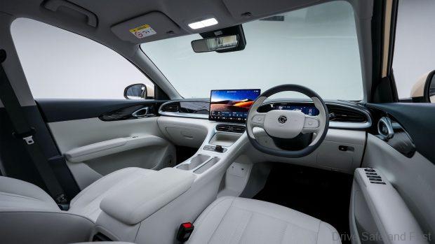 proton e.mas 5 ev interior