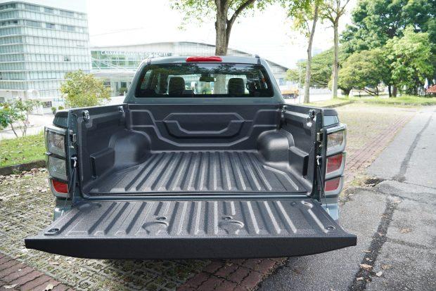 isuzu d-max 2.2L truck bed