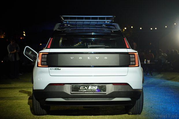 volvo ex30 cross country rear